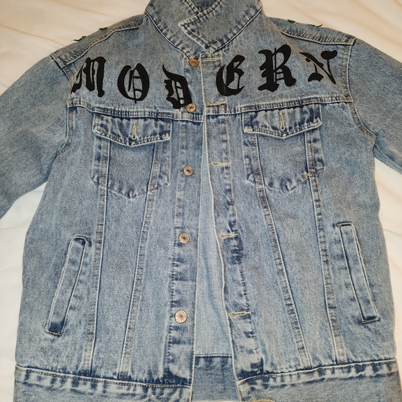 Gucci Blue Denim Jacket with Red and Green Embroidery - Picture 3 of 3